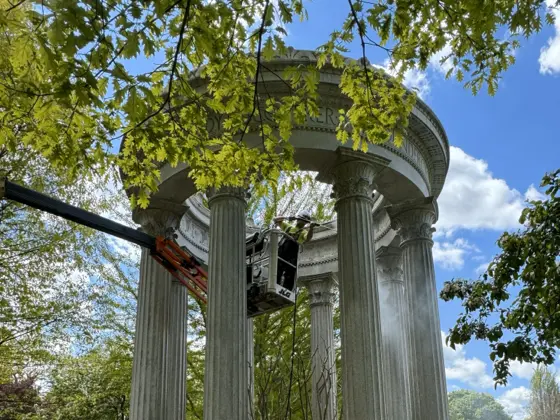 boston-2-cemetery-monument-mt-Auburn-worker-on-lift