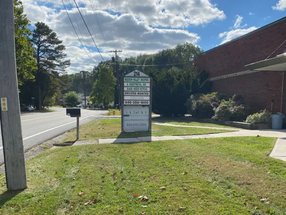 new-windsor-2-building-exterior-monument-sign